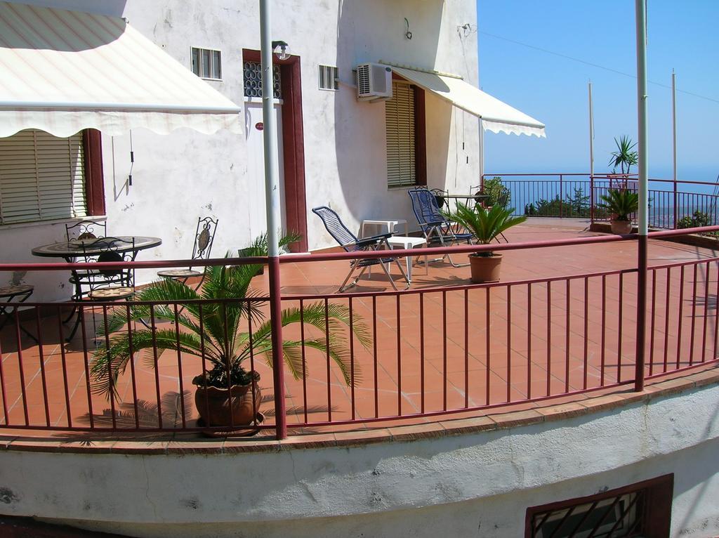 Al Villino Sunshine In Villa Con Piscina Ed Idromassaggio Sant'Alfio Room photo